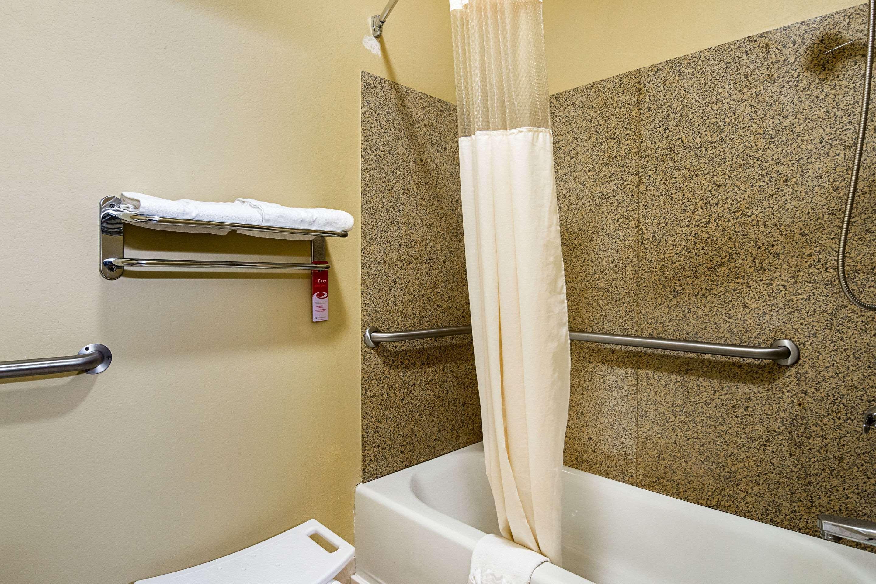 Econo Lodge Inn & Suites Bryant Bagian luar foto