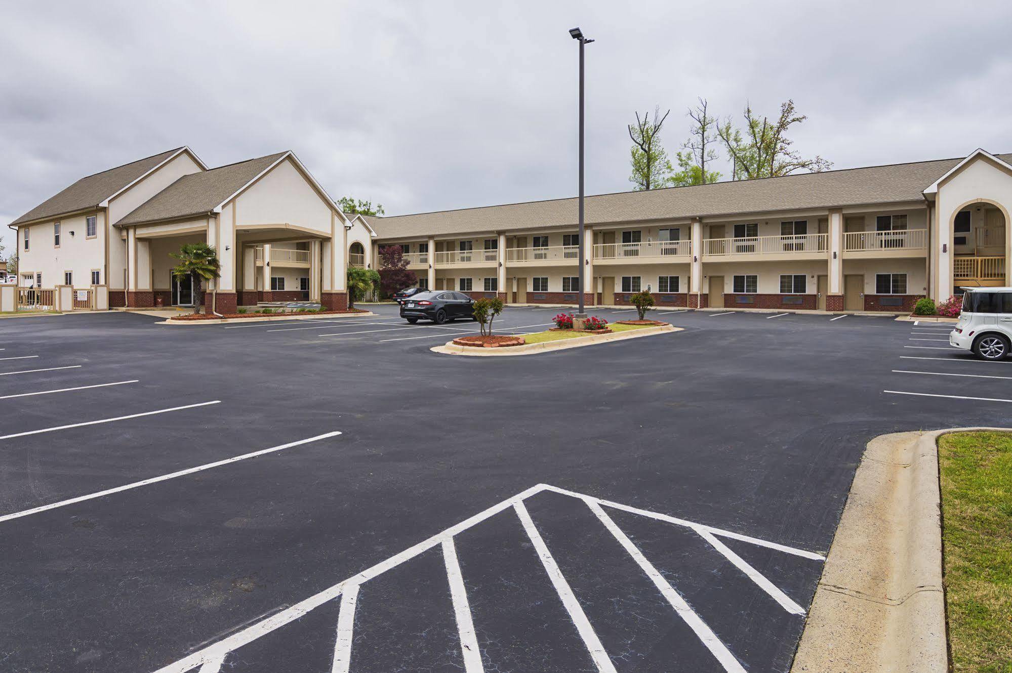 Econo Lodge Inn & Suites Bryant Bagian luar foto